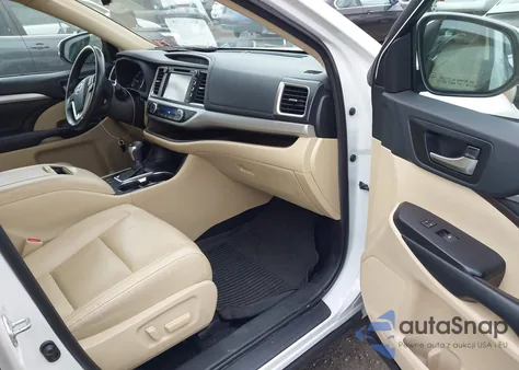 2019 Toyota Highlander Xle z USA, uszkodzony, nr VIN 5TDJZRFH1KS595341